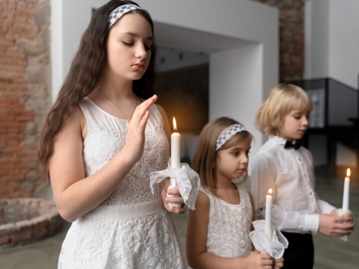 Pierwsza komunia z parafią św. Zygmunta w Częstochowie, dzieci świętują swoje pierwsze spotkanie z Eucharystią