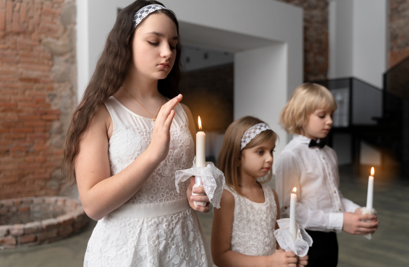 Pierwsza komunia z parafią św. Zygmunta w Częstochowie, dzieci świętują swoje pierwsze spotkanie z Eucharystią