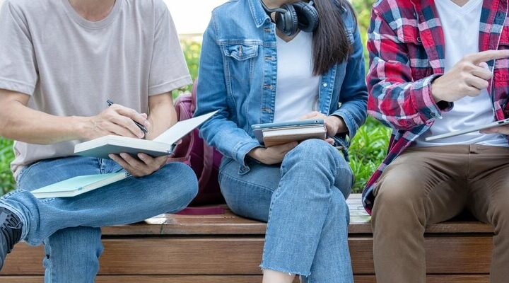 Edukacyjna Celebracja w Gminie Lelów: Wdzięczność i Radość w Dniu Nauczyciela
