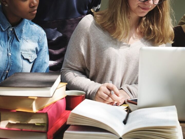 Dzień Edukacji Narodowej w Blachowni: Uroczystość dla nauczycieli i lokalnej społeczności edukacyjnej