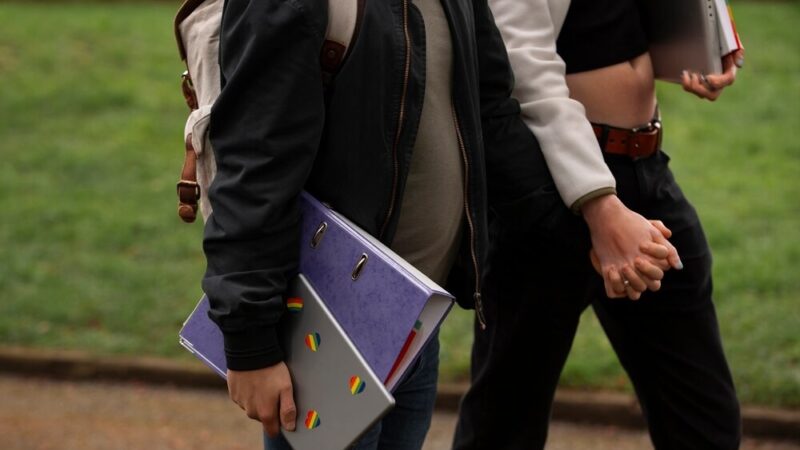 Młodzież z Lubojni odkrywa tajemnice pracy policji w Kłomnicach