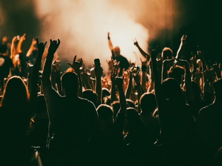 Listopad w Senior-Wigor: radosne spotkania, muzyka i ruch dla seniorów!