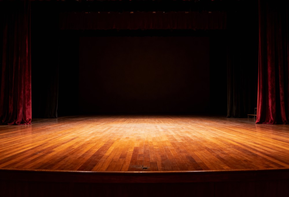 Zanurz się w intymne opowieści Jolanty Małek na wernisażu „CIENKOpisane”