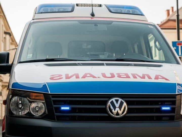 Bezpieczne Przejazdy: Kluczowe Zasady dla Kierowców