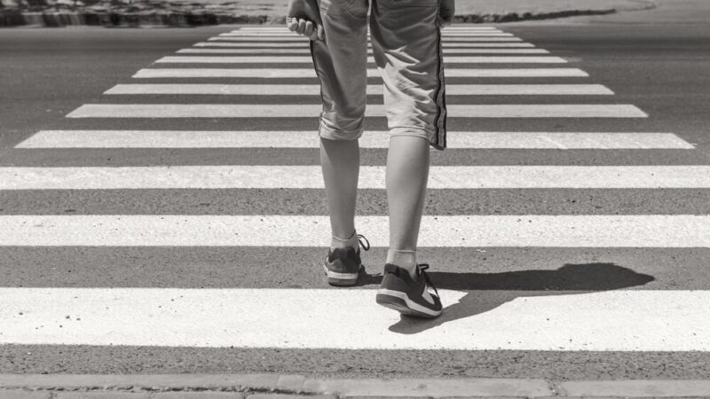 Dron policyjny monitoruje bezpieczeństwo pieszych w Częstochowie