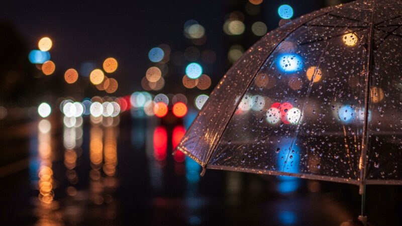 Marznący deszcz i gołoledź: Alert RCB na dzisiaj i noc