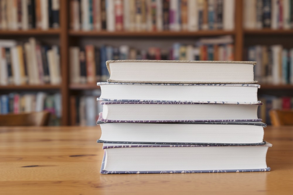 Kobieta w literaturze: Odkryj Annę Świrszczyńską w Bibliotece!