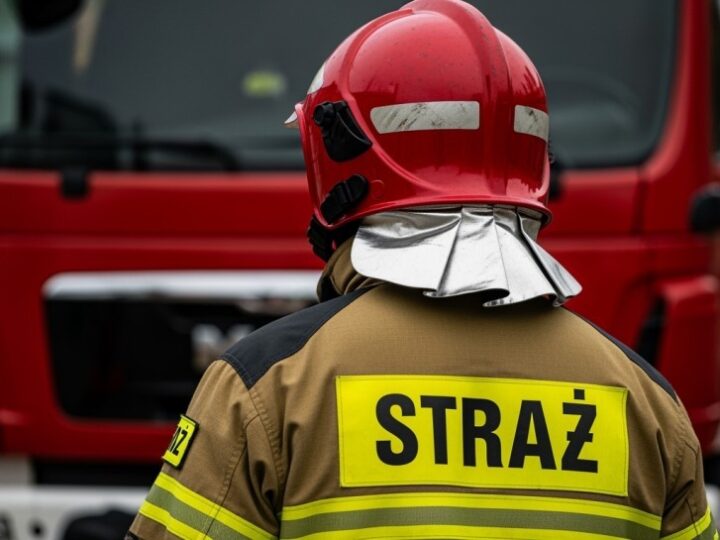 Emocjonalne pożegnanie komendanta straży pożarnej po trzech dekadach służby