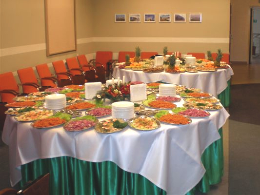 Menu na przyjęcie komunijne – jak je zaplanować, by goście długo je wspominali