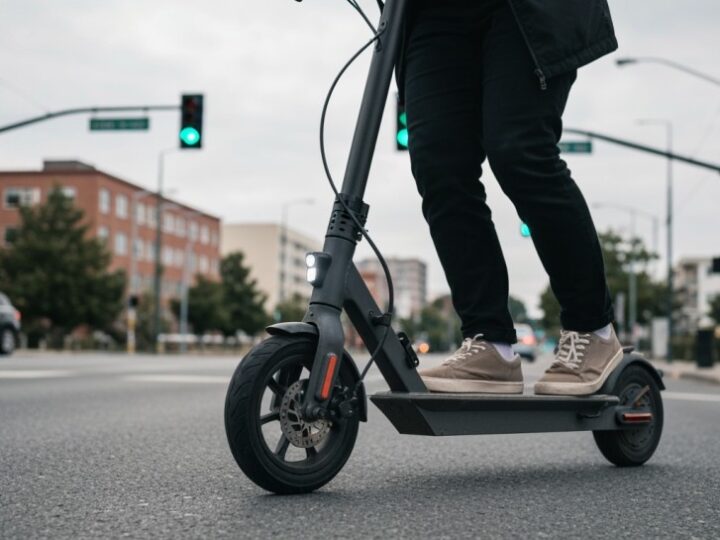 Bezpieczeństwo na hulajnogach elektrycznych – pijani kierowcy zagrażają sobie i innym