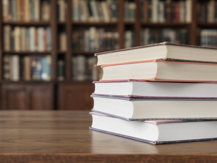 Odkryj historię w „Kauri”: wieczór z Łukaszem Suskiewiczem w bibliotece