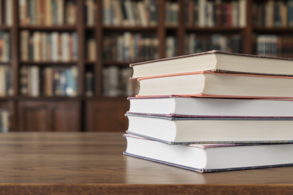 Odkryj historię w „Kauri”: wieczór z Łukaszem Suskiewiczem w bibliotece