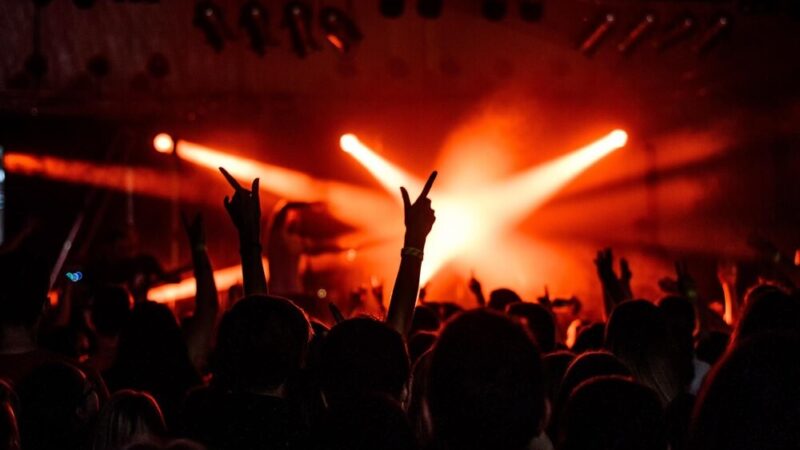 Marzec z poezją śpiewaną – muzyka pełna emocji i refleksji