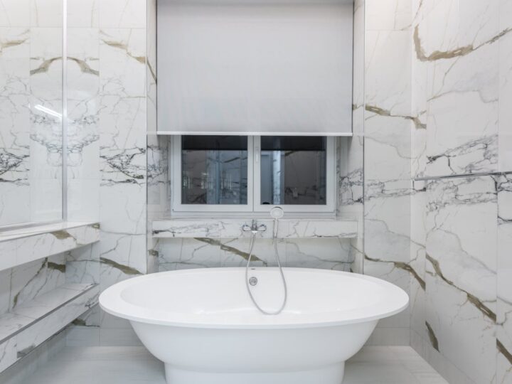 Jak dobrać wannę do stylu łazienki?
