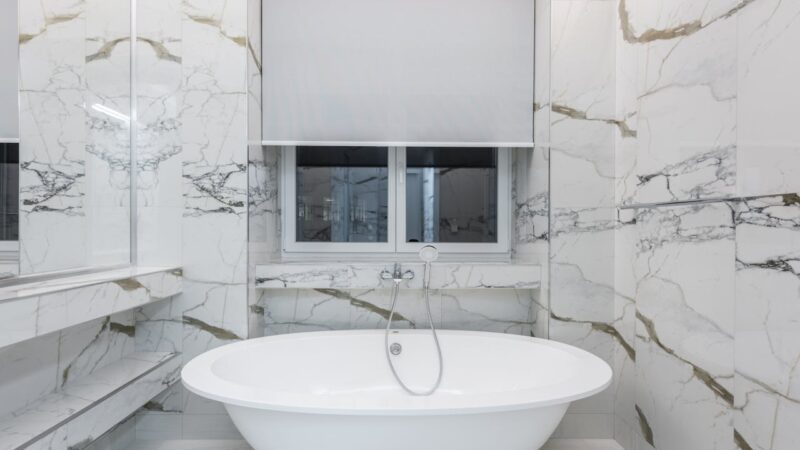 Jak dobrać wannę do stylu łazienki?