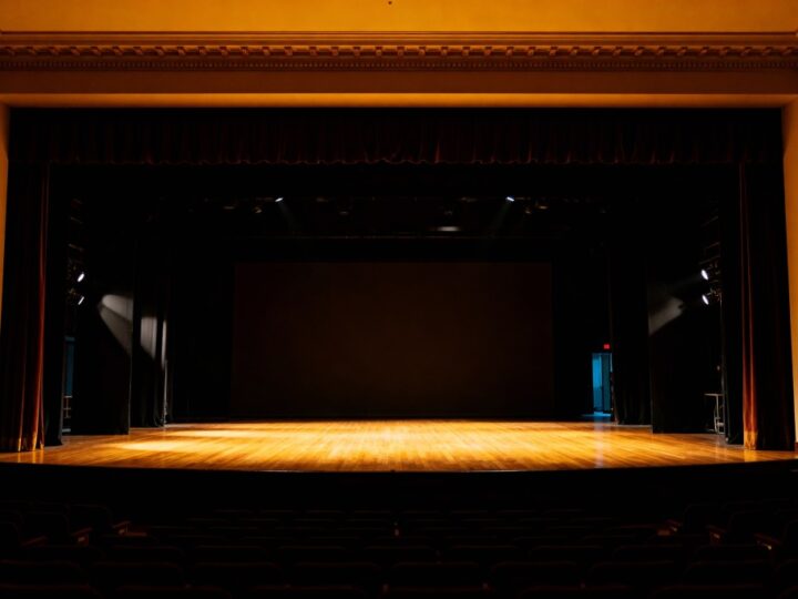 Teatr w Częstochowie: Nowe życie klasyki na scenie!