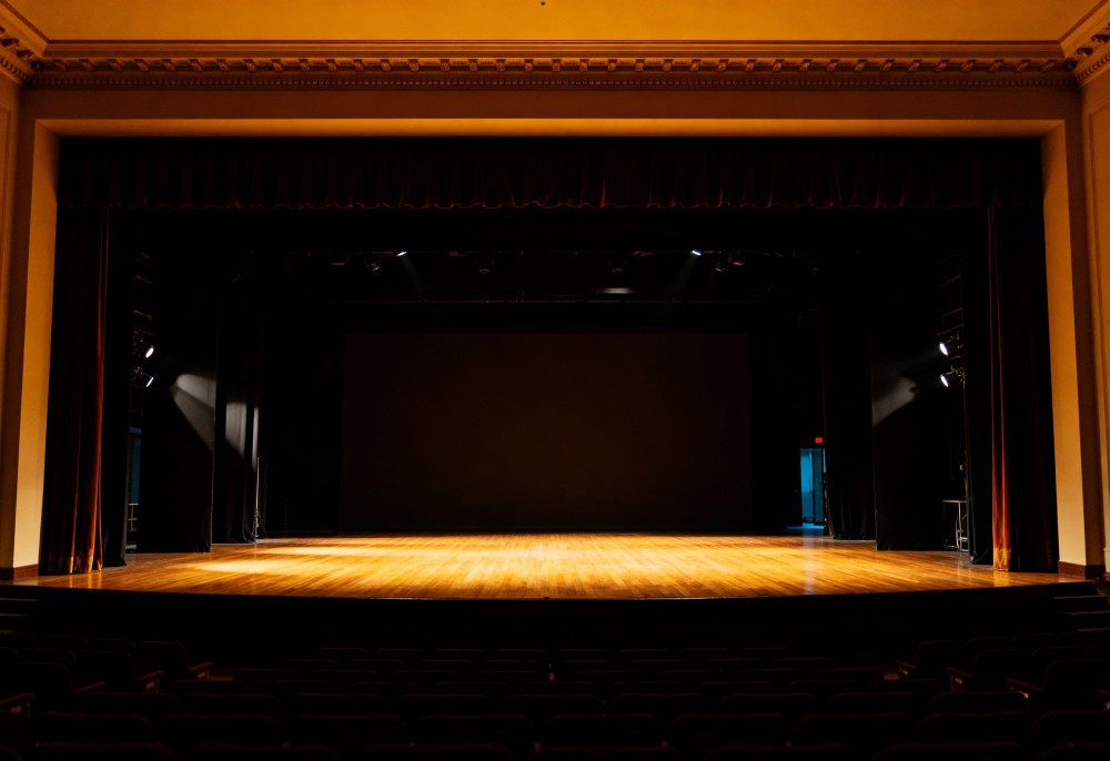 Teatr w Częstochowie: Nowe życie klasyki na scenie!