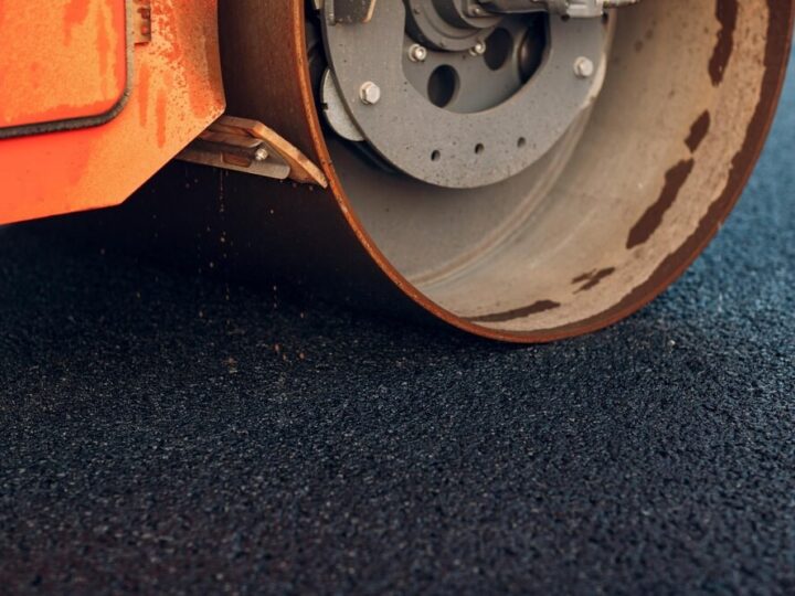 Nowa nawierzchnia i chodnik w Nakle: remont drogi już w drodze!