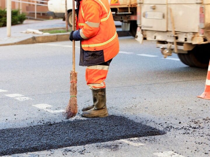 DROGOWCY ODNOWIĄ ZEBRY. BEZPIECZEŃSTWO NA PIERWSZYM MIEJSCU