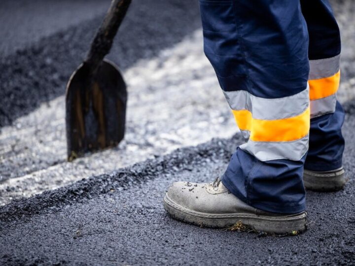 Bezpieczniej na drodze: Kłomnice zyskają nowy chodnik!