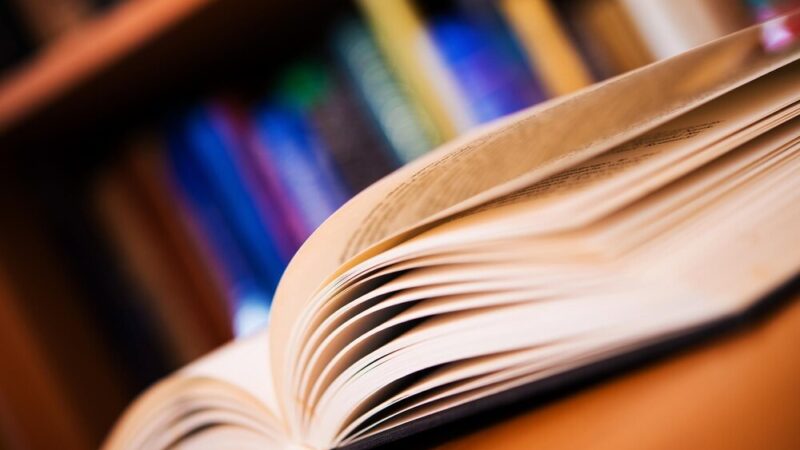 Warsztaty Literackie w Klubie „Złota Jesień” – Dołącz do Nas!