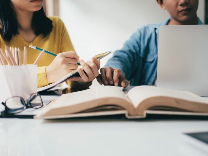 Maturzyści z powiatu częstochowskiego żegnają szkolne mury i wkraczają w dorosłość