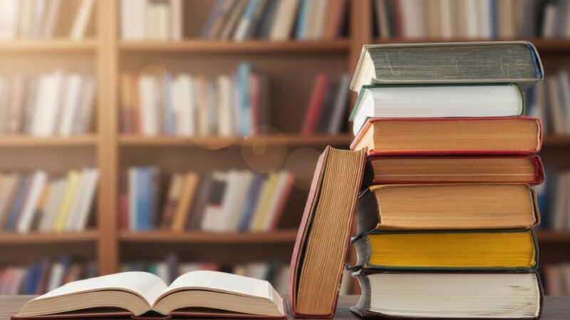 Twórcza podróż w klubie „Złota Jesień” – przyjdź na warsztaty literackie!