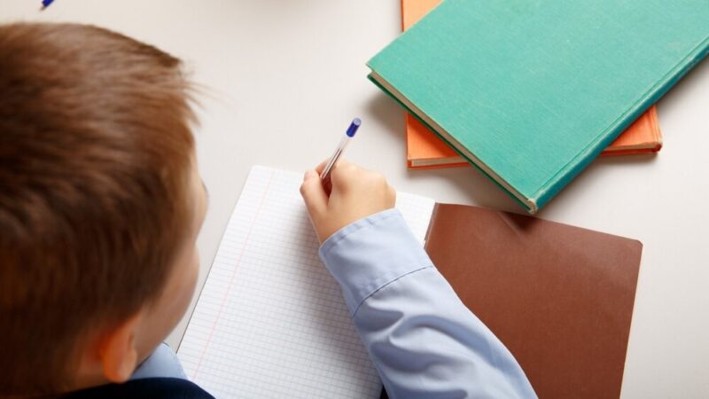 Edukacja bez barier: Nowy program wsparcia dla dzieci z doświadczeniem migracji