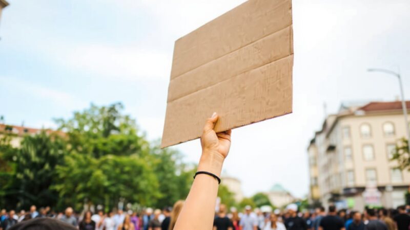 Jedność w Obronie Gminy Poczesna: Protest w Warszawie!