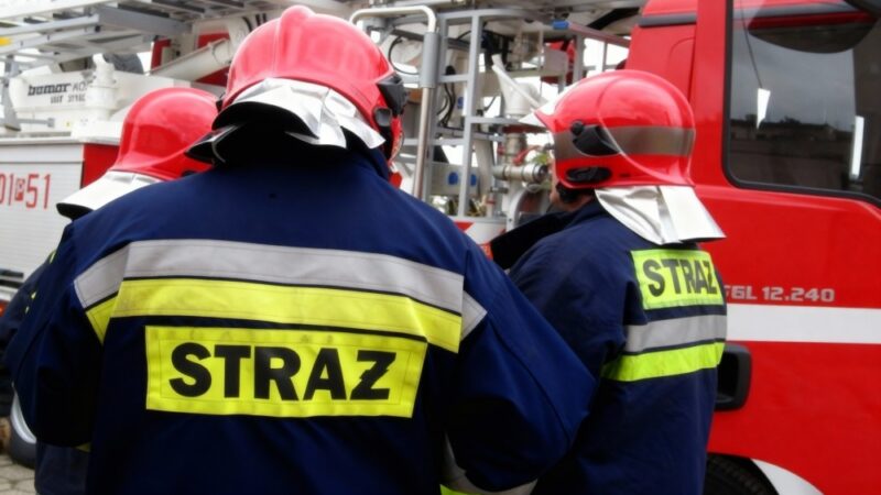 Zawody sportowo-pożarnicze w Lelowie: Strażacy w akcji i emocjonująca rywalizacja!