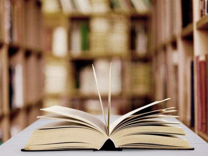 Kulisy twórczości Maji Kołodziejczyk: odkryj świat literatury młodzieżowej