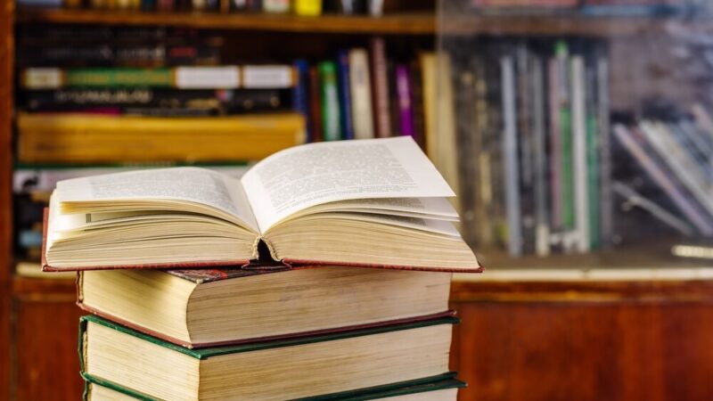 Literatura PRL: Odkryj na nowo zapomniane skarby!