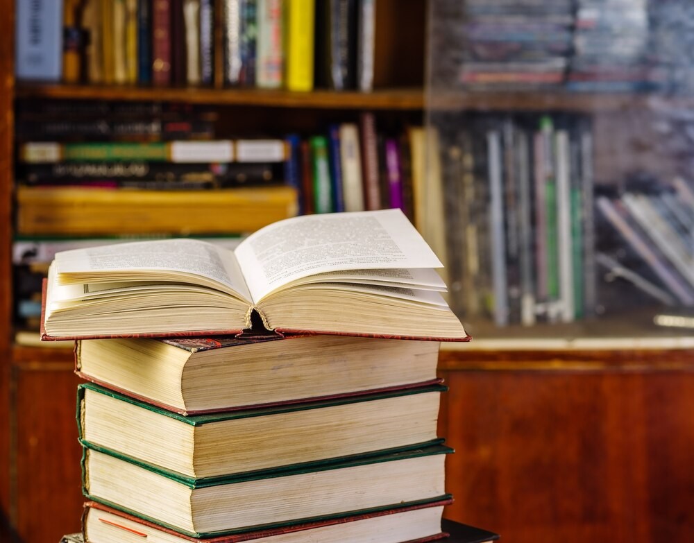Literatura PRL: Odkryj na nowo zapomniane skarby!