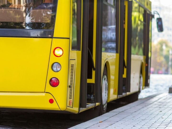 Częstochowa wprowadza przyszłość transportu: 64 zeroemisyjne autobusy na ulicach!