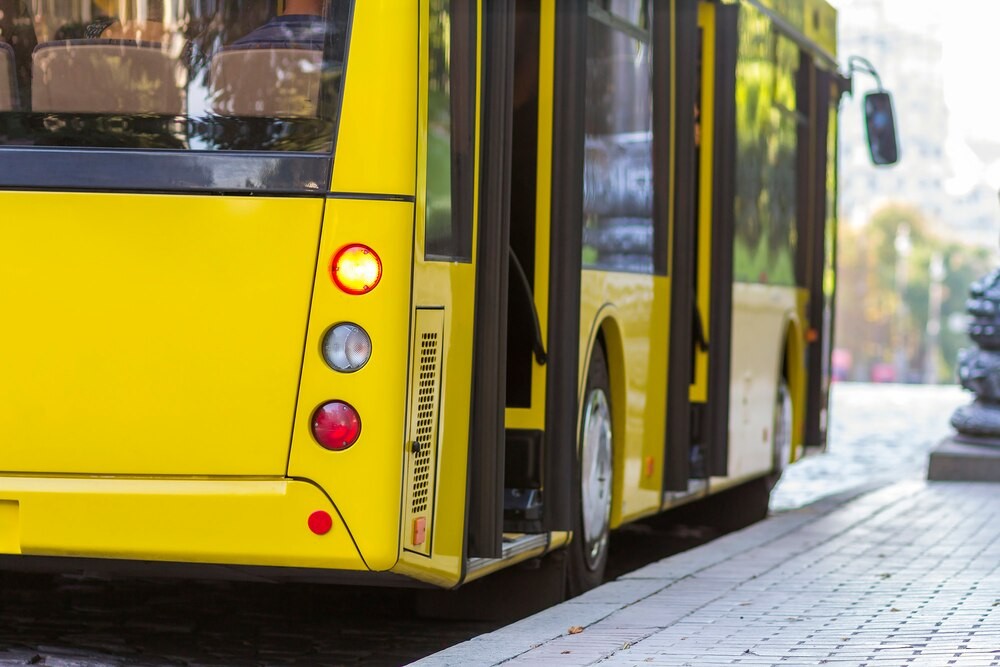 Częstochowa wprowadza przyszłość transportu: 64 zeroemisyjne autobusy na ulicach!